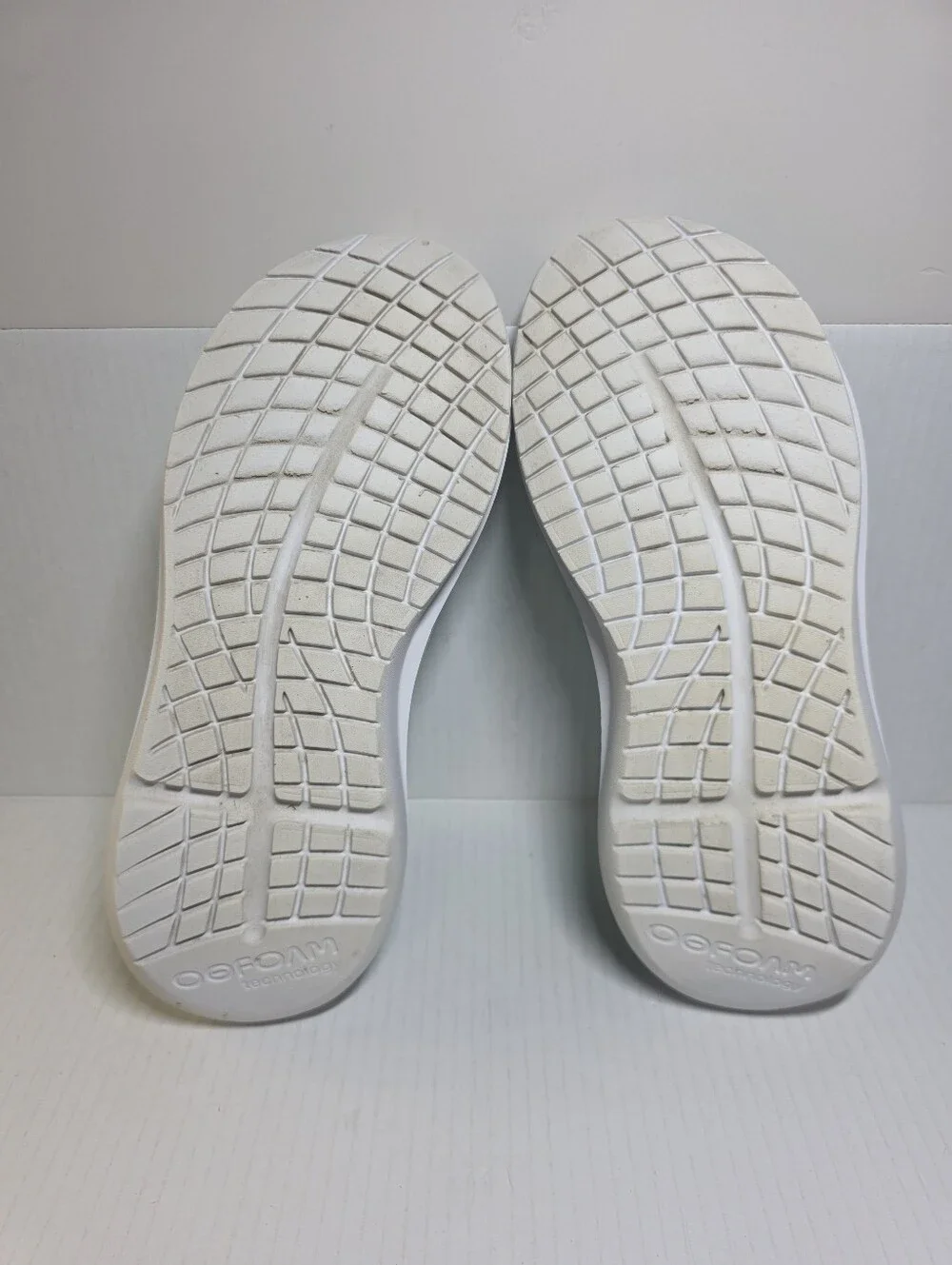 Oofos Women's Size 11 Oomy Stride Seafoam Green White Shoes